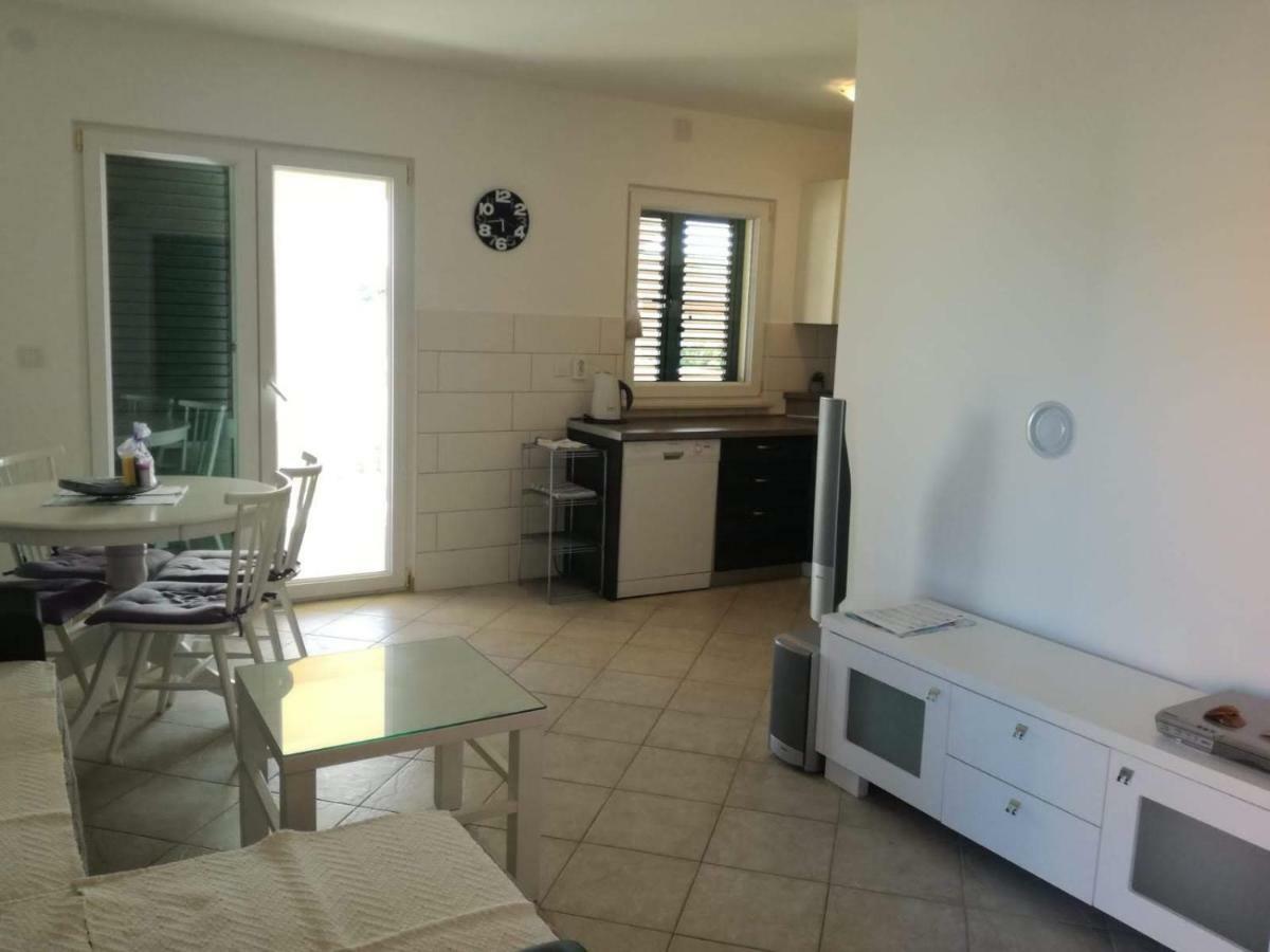 Apartman Dora Povljana Zewnętrze zdjęcie